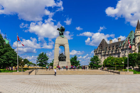 The Canadian National War Memorial Statue beside Ottawaのeditorial素材