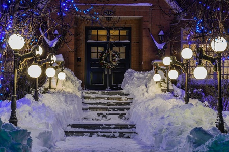 A beautiful entrance with lamps of an amazing house in a cold winter night in Quebec, Canadayear; wreath; winter; wall; vertical;のeditorial素材