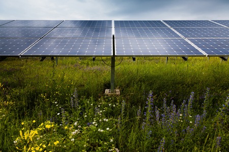 Power plant using renewable solar energy