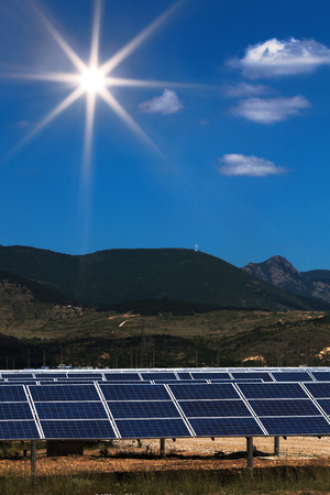 Power plant using renewable solar energy with sun