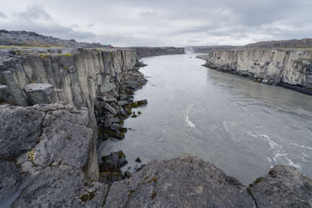 Jokulsa a Fjollum river flowing between basalt cliffs near Selfoss and Dettifoss waterfalls. Grey cloudy day in Icelandic nature.の写真素材