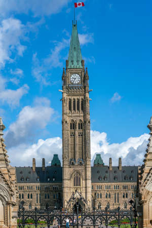 Ottawa, Canada - 09.04.2019: Vertical shot of Canadian parliament building with the Peace tower in the middle on a sunny day with bright blue sky.のeditorial素材