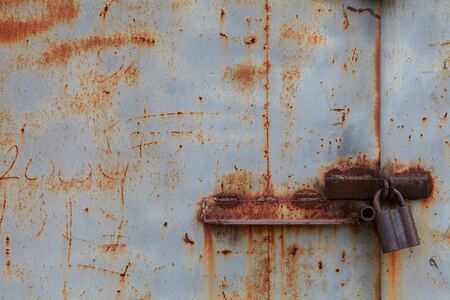 The closed gate and iron padlock. Background and textureの写真素材