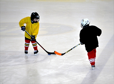 Sportsmen playing ice hockey on the ice rinkのeditorial素材