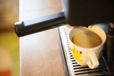 Coffee making using espresso machine at homeの写真素材