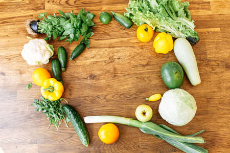 Various fresh vegetables are laid out on the table in the shape of a circle. Vegetarian food concept. Copy Space, mockupの写真素材