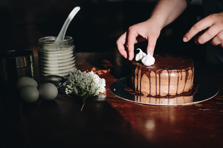 woman hands decorate homemade cakeの写真素材