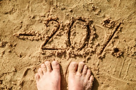 20 lettering written on sandの写真素材