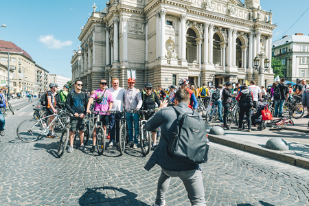 LVIV, UKRAINE â MAY 20, 2018: lviv bicycle day in center of the city. Sportsmen taking photo with mayor of the cityのeditorial素材