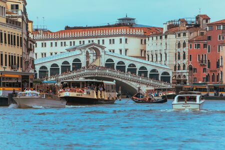 Venice, Italy - May 25, 2019: view of grand canal full of boats and gandolas rialto bridge on background. summer timeのeditorial素材