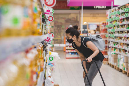 woman in medicine mask do groceries shopping