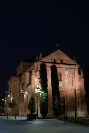 church building mÃ³stoles brick night lightの写真素材