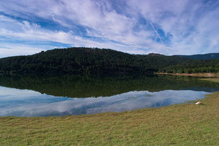 landscape lake view water embalse de la jarosa madrid trees mountains sky cloudsの写真素材
