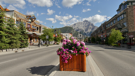 Banff's main street. Alberta, Canada.のeditorial素材