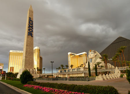 Las Vegas - Luxor. Golden light. Pyramid Hotel and Sphinx. Las Vegas, Nevada, USA, 6 th May 2016のeditorial素材