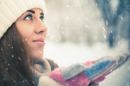 Happy woman at cold snowy winter at New York Parkの写真素材