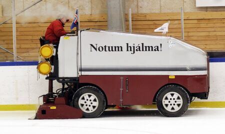 cleaning the iceの写真素材