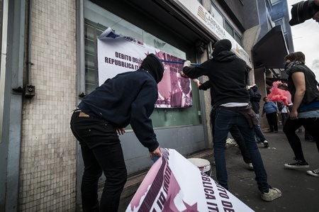 MILAN, ITALY - MARCH, 31 2012: occupy piazza affari manifestationのeditorial素材
