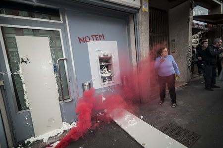 MILAN, ITALY - MARCH, 31 2012: occupy piazza affari manifestationのeditorial素材