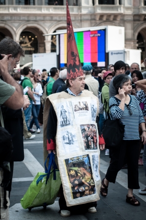 MILAN, ITALY - JUNE 1  Pope Benedict XVI in Milan JUNE 1, 2012  Pilgrims arrive in Milan from all around the world for the Pope Benedict XVI s visitのeditorial素材