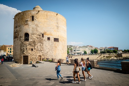 ALGHERO, ITALY - AUGUST 13: touristic city of Alghero on August, 13 2013. Alghero is a touristic Sardinia city called also Barceloneta. People speaks infact catalan dialect.のeditorial素材