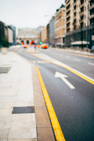 blurred city and people urban scene backgroundの写真素材