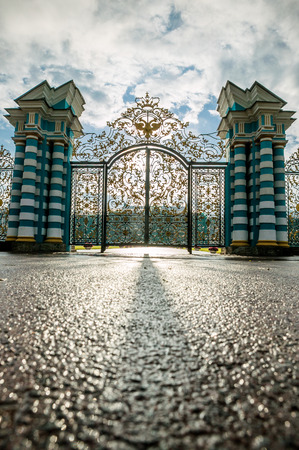 Golden gates of Catherine palace in Tsarskoe Selo, Russiaのeditorial素材