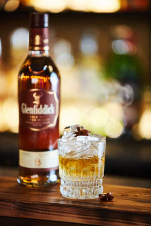 Glenfiddich Single Malt Scotch Whisky 15yo on iceのeditorial素材