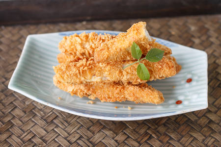 Asian snack: taro chips served in china plateの写真素材