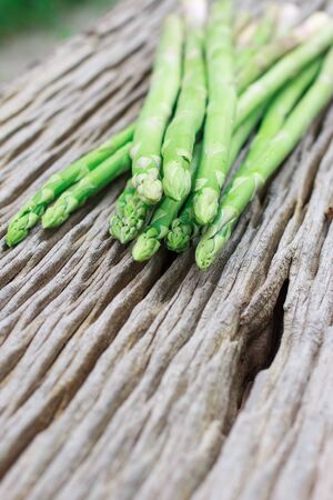 Asparagus on woodの写真素材