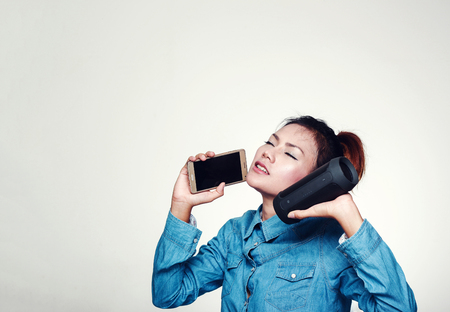 Picture of Asian women are happy to listen.の写真素材