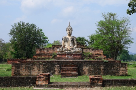 Buddha sit on ruins temple in sukhothai unescoの写真素材