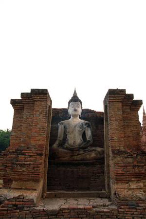 Buddha sit on ruins temple の写真素材