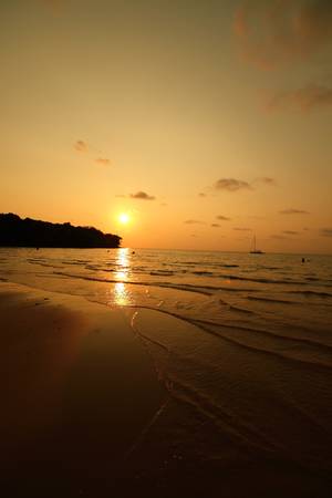  silhouette at sunset, Kood island, Thailandの写真素材