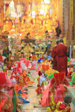 CHIANGMAI, THAILAND-MARCH 30:Poi Sang Long festival, Traditional annual ceremony of unidentified boys to become novice monk on March 30,2014 in Chiangmai, Thailand.のeditorial素材