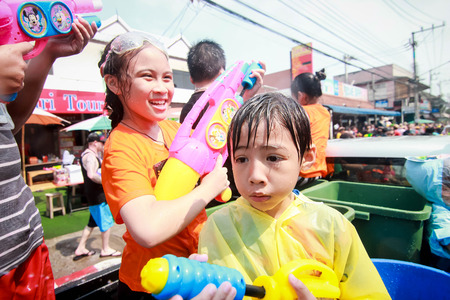 CHIANG MAI THAILAND-APRIL 14:Chiang mai Songkran festival. Foreign tourists and Thai people enjoy splashing water. on April 13,2014 in Chiang mai,Thailand.のeditorial素材
