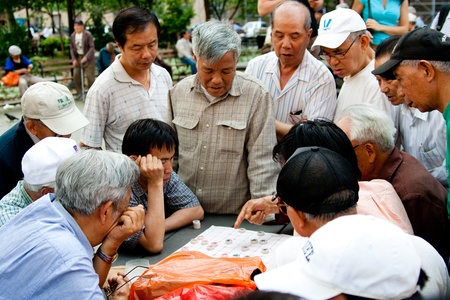 28 May 2006, NEW YORK: Asian players playing a strategic board game like Chinese Chess, called Xiangqi in Columbus Park, China Town, Manhattan, New York City.のeditorial素材