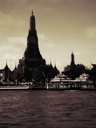    wat arun,thai pagoda                            の写真素材