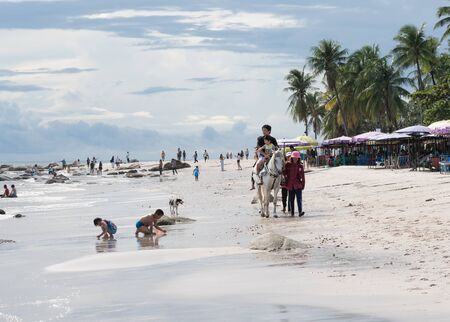 Hua Hin beach, Prachuap Khiri Khan, Thailand - October 21, 2018: Tourists riding rented horse visit Hua Hin beach--is the top tourist attractions of Thailandのeditorial素材