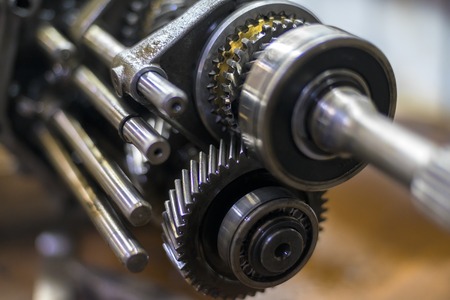 Gears transmission with shallow depth of field