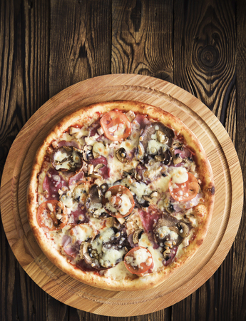 Pizza on the cutting boardの写真素材