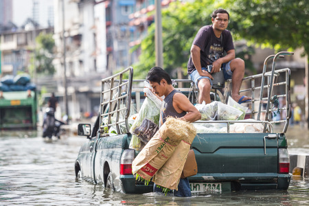 BANGKOK, THAILAND - OCTOBER 14 : Flooding in Din Daeng District after the heaviest rains in 20 years in Bangkok on October 14, 2017.のeditorial素材