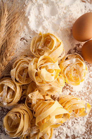 fettuccine pasta italian food still life rustic flat lay wood background tagliatelle alfredo close up macroの写真素材