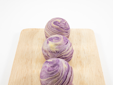 The Taiwanese violet crystal taro cake on the wooden plank.