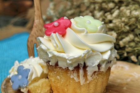 cupcake delicious on wooden plates
