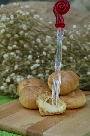 Eclair cream on a wooden platesの写真素材