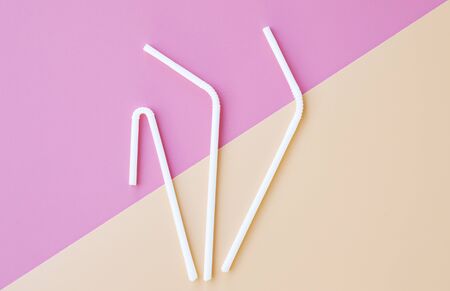 white drinking straw plasticl on pink - peach background and copy spaceの写真素材