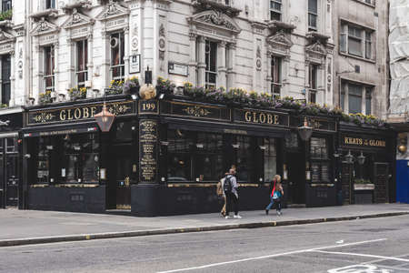 London/UK - 22/07/18: The Globe Pub located in Moorgate in the City of London. Pubs are a social drinking establishment and a prominent part of British cultureのeditorial素材