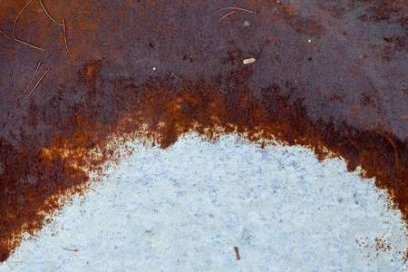Rust stains on zinc
