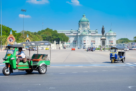 Bangkok, Thailand - February 4, 2017: The atmosphere of Equestrian Statue of King Chulalongkorn Rama V Located in front of Ananta Samakhom Throne Hallのeditorial素材